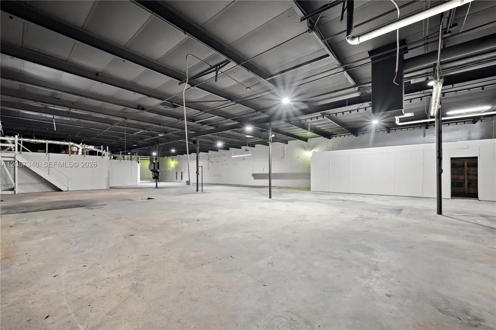 1050 E 24th St Hialeah, FL 33013