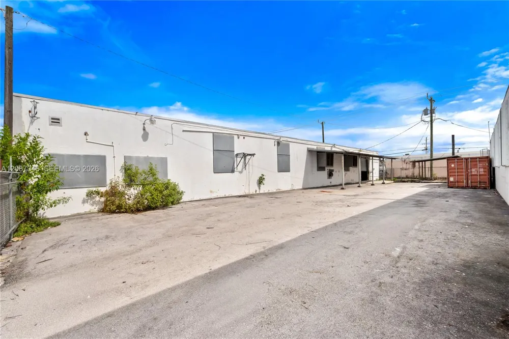 1050 E 24th St Hialeah, FL 33013