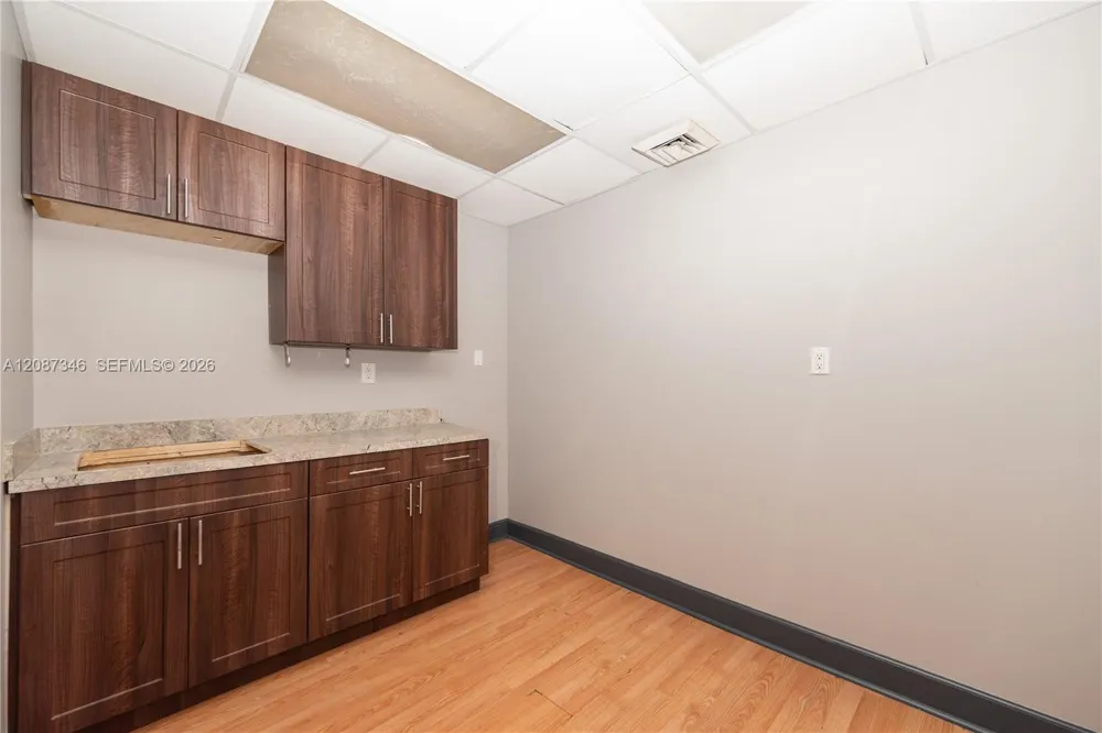 1050 E 24th St Hialeah, FL 33013