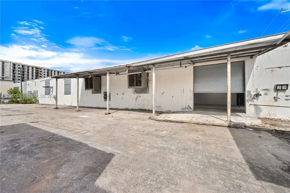 1050 E 24th St Hialeah, FL 33013