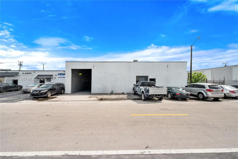 1050 E 24th St Hialeah, FL 33013