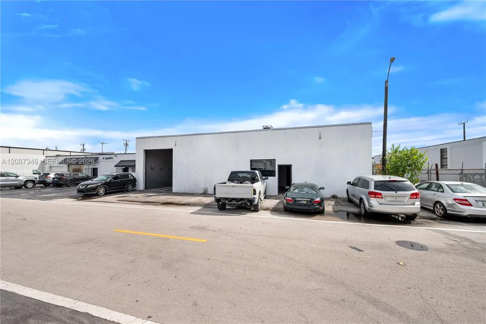 1050 E 24th St Hialeah, FL 33013