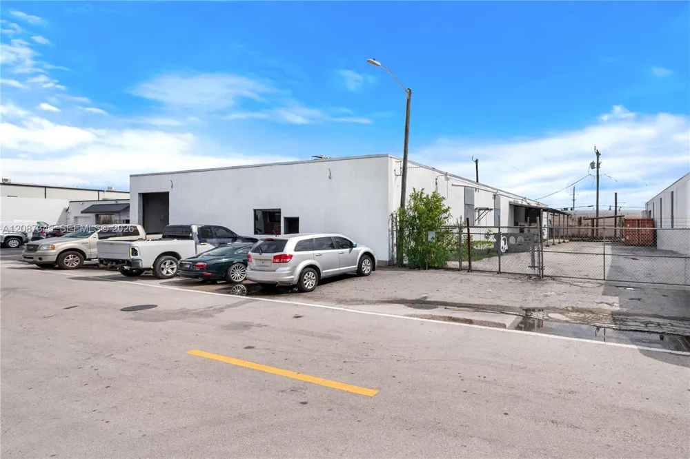 1050 E 24th St Hialeah, FL 33013