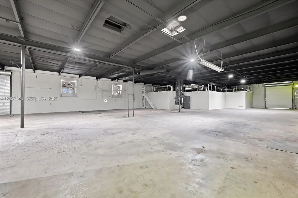 1050 E 24th St Hialeah, FL 33013
