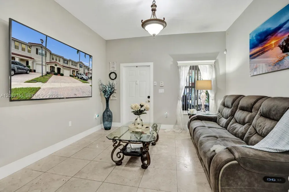 220 Riverwalk Cir Sunrise, FL 33326