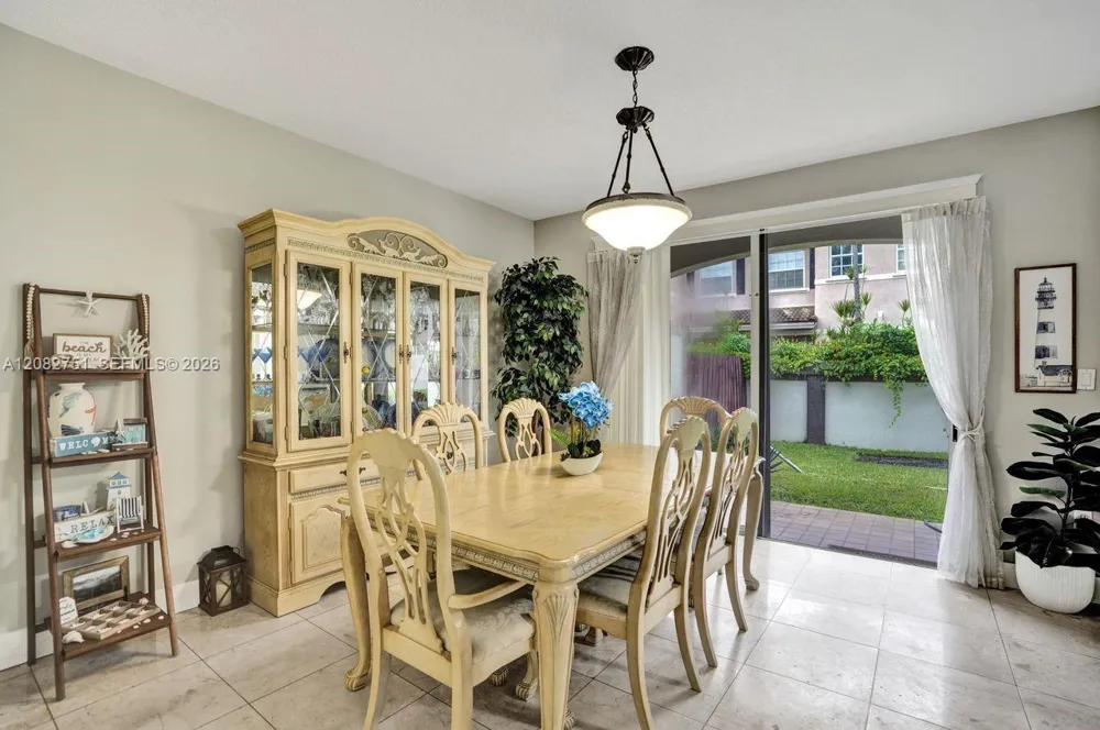 220 Riverwalk Cir Sunrise, FL 33326