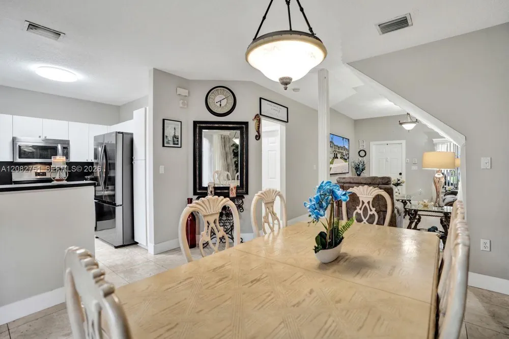 220 Riverwalk Cir Sunrise, FL 33326