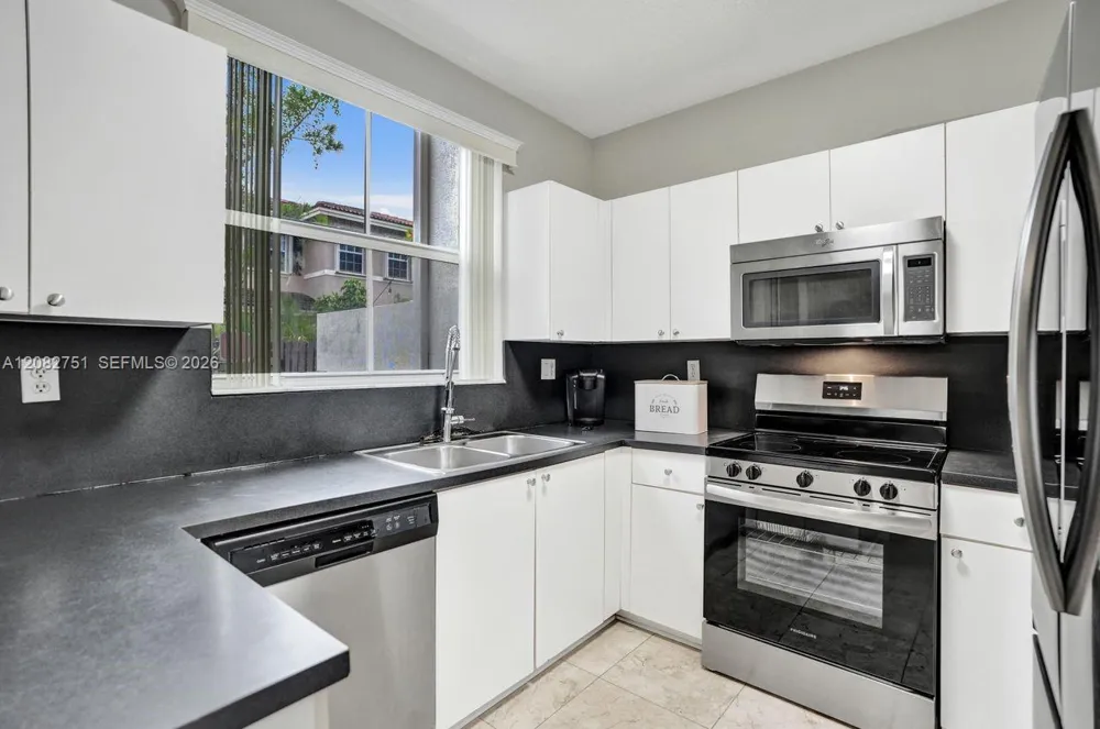 220 Riverwalk Cir Sunrise, FL 33326