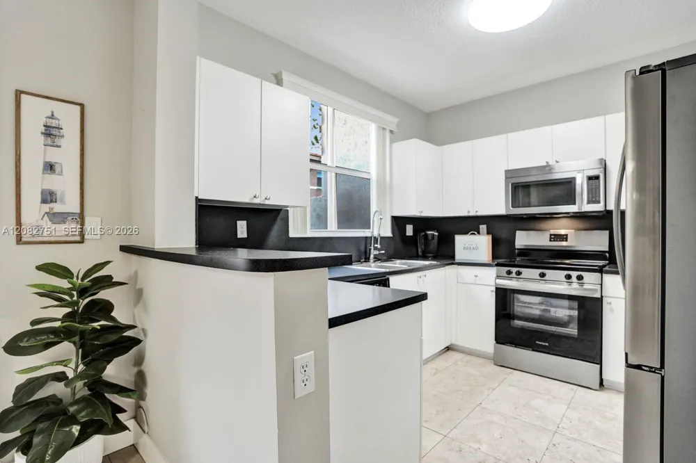 220 Riverwalk Cir Sunrise, FL 33326