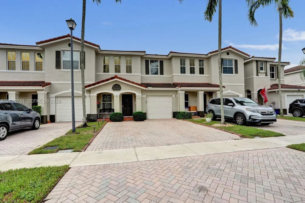 220 Riverwalk Cir Sunrise, FL 33326