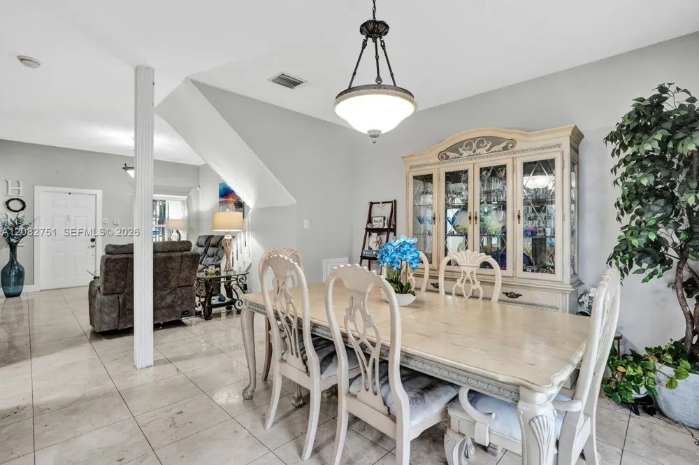 220 Riverwalk Cir Sunrise, FL 33326