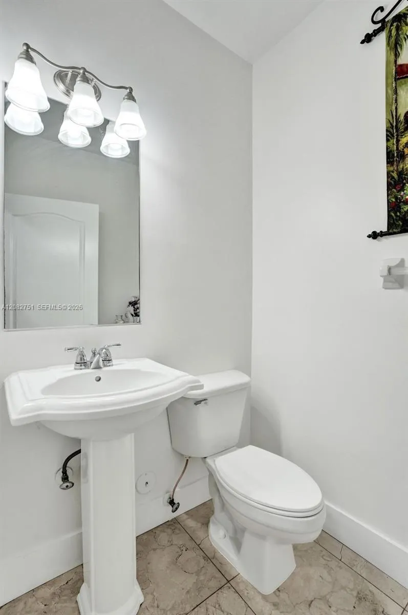 220 Riverwalk Cir Sunrise, FL 33326