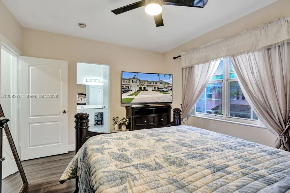 220 Riverwalk Cir Sunrise, FL 33326