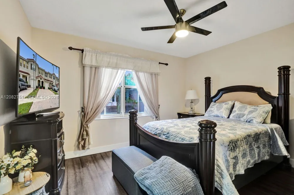 220 Riverwalk Cir Sunrise, FL 33326