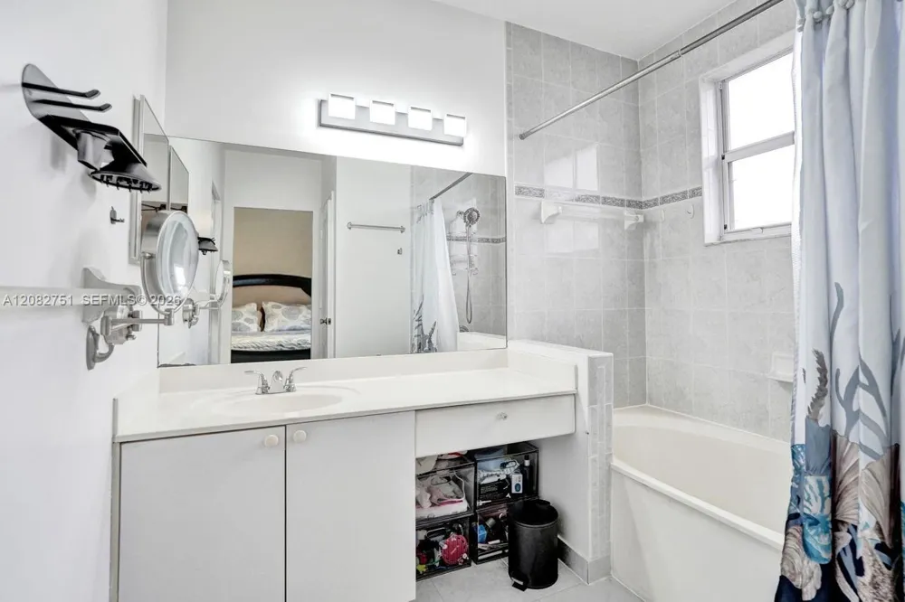 220 Riverwalk Cir Sunrise, FL 33326