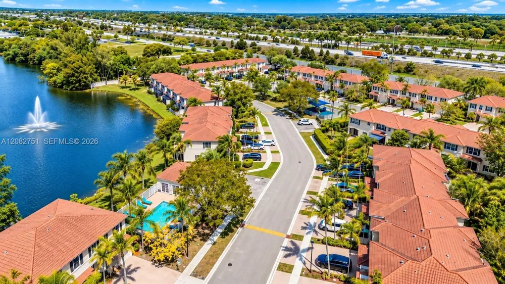 220 Riverwalk Cir Sunrise, FL 33326