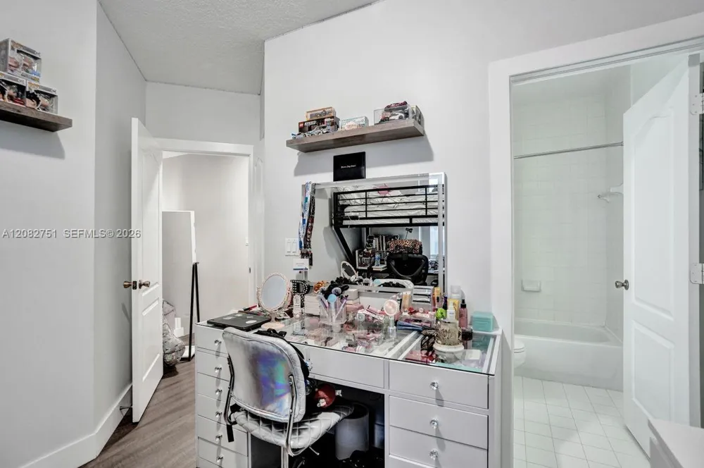 220 Riverwalk Cir Sunrise, FL 33326