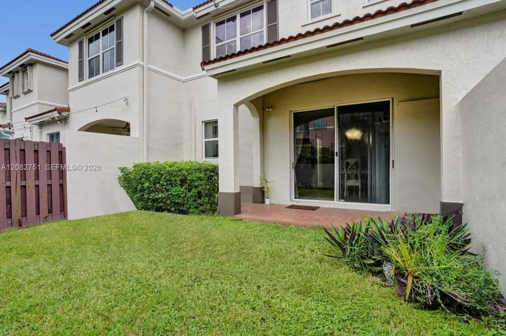 220 Riverwalk Cir Sunrise, FL 33326