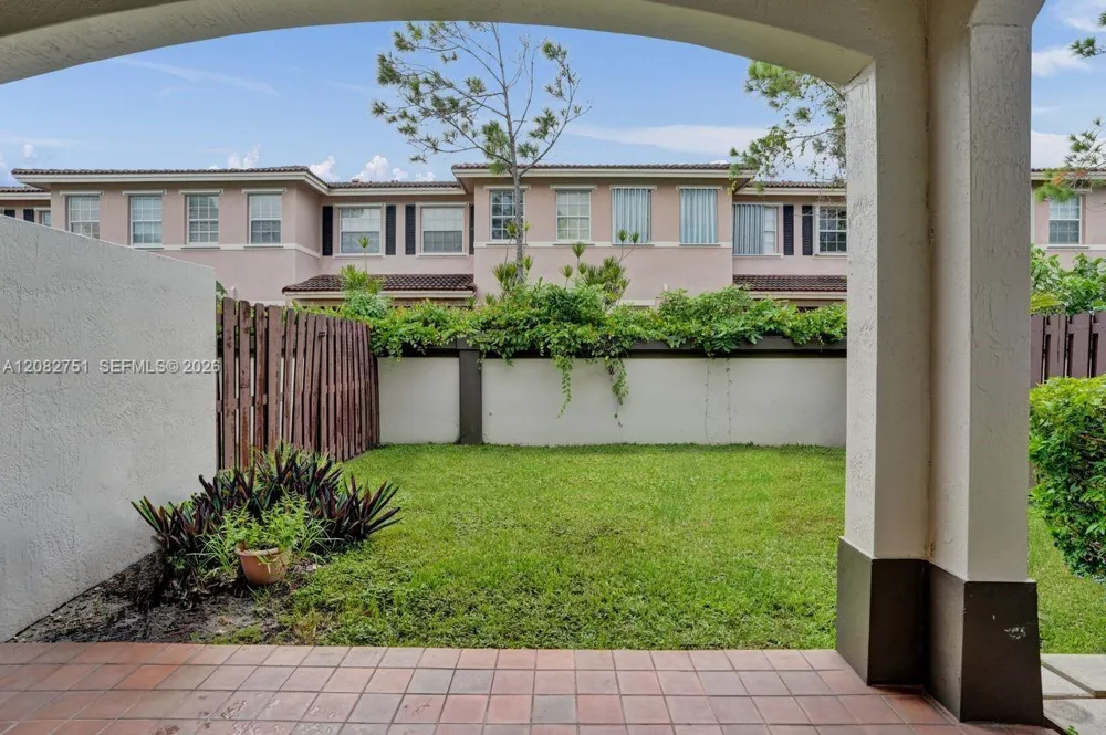 220 Riverwalk Cir Sunrise, FL 33326