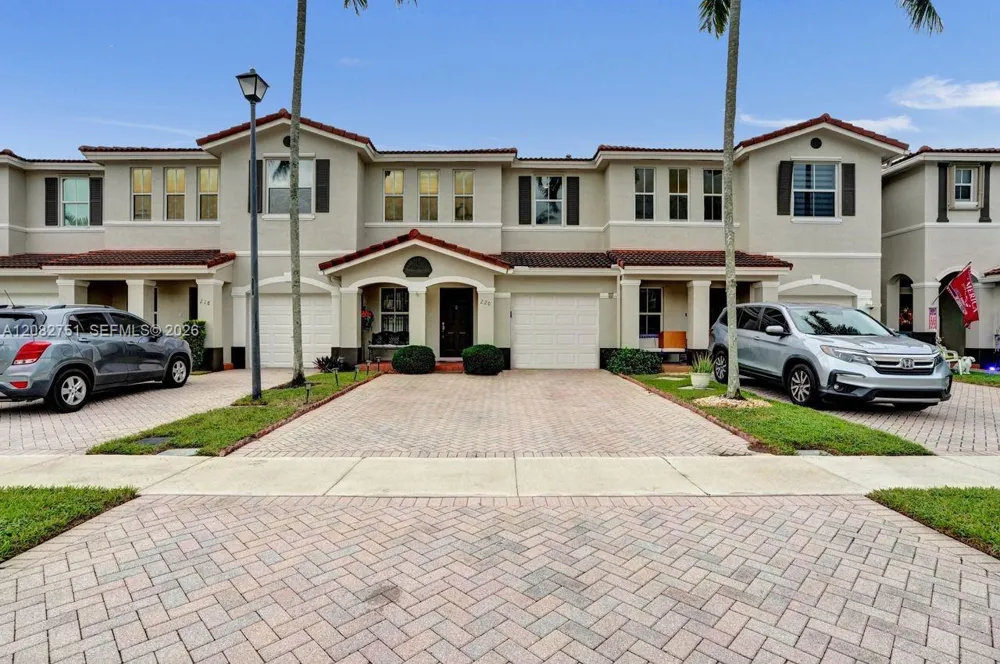 220 Riverwalk Cir Sunrise, FL 33326