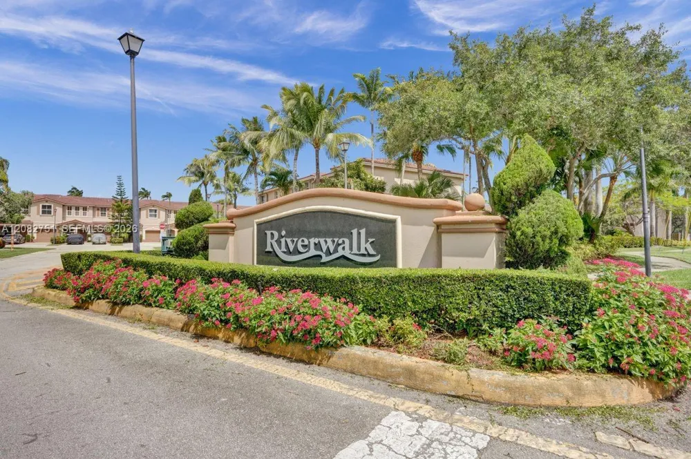 220 Riverwalk Cir Sunrise, FL 33326