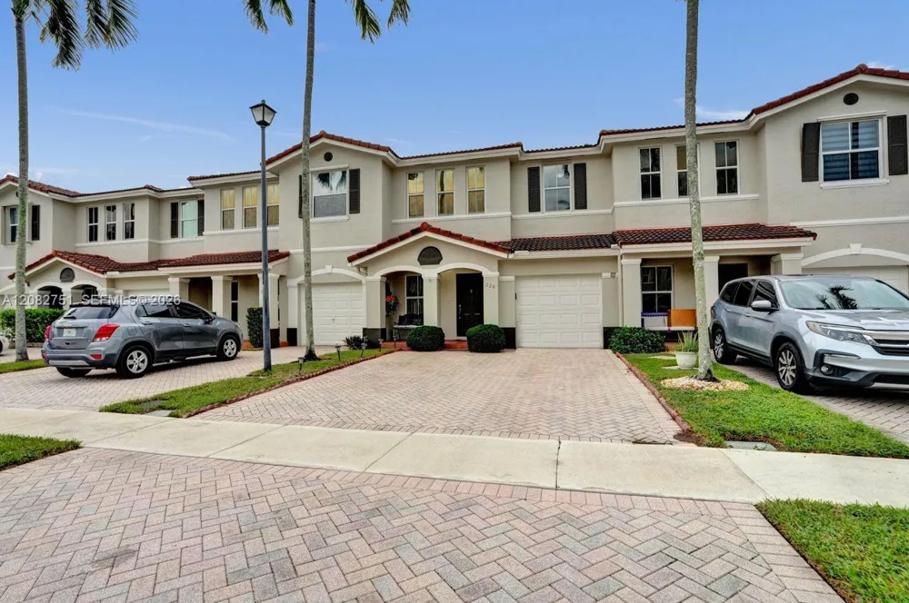 220 Riverwalk Cir Sunrise, FL 33326