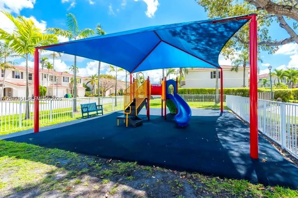 220 Riverwalk Cir Sunrise, FL 33326