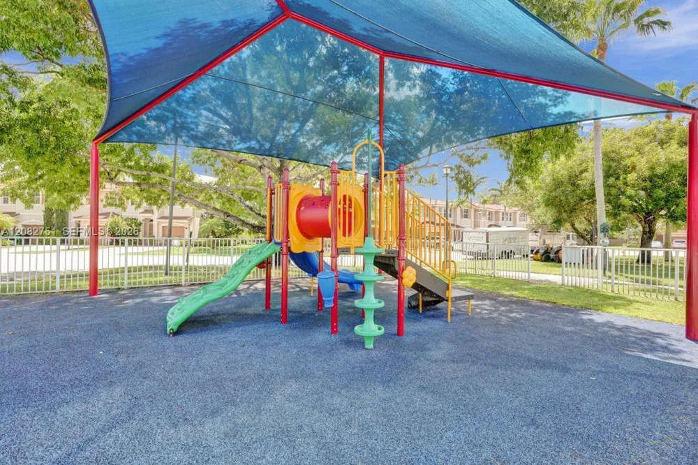 220 Riverwalk Cir Sunrise, FL 33326