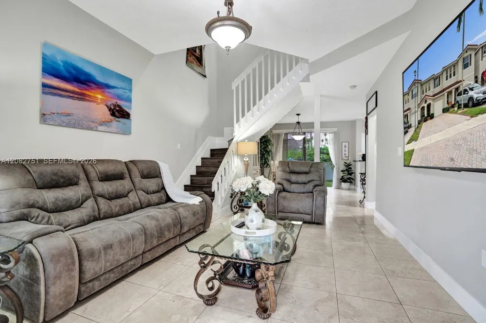 220 Riverwalk Cir Sunrise, FL 33326