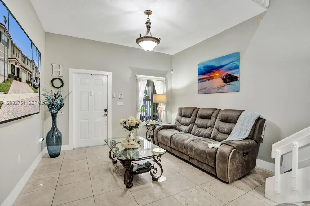 220 Riverwalk Cir Sunrise, FL 33326