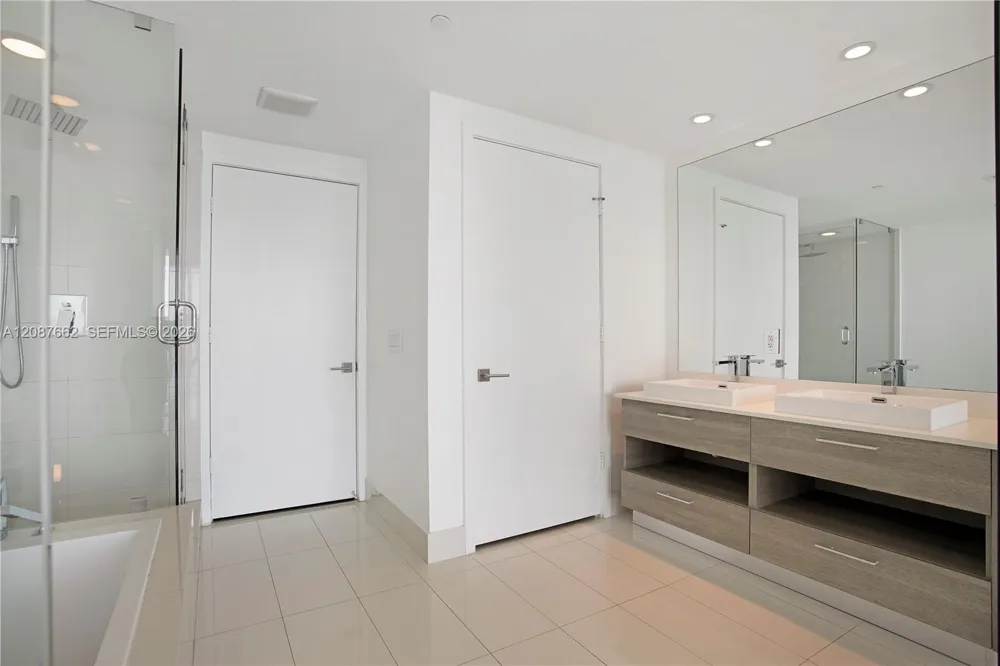 650 NE 32nd St #2802 Miami, FL 33137