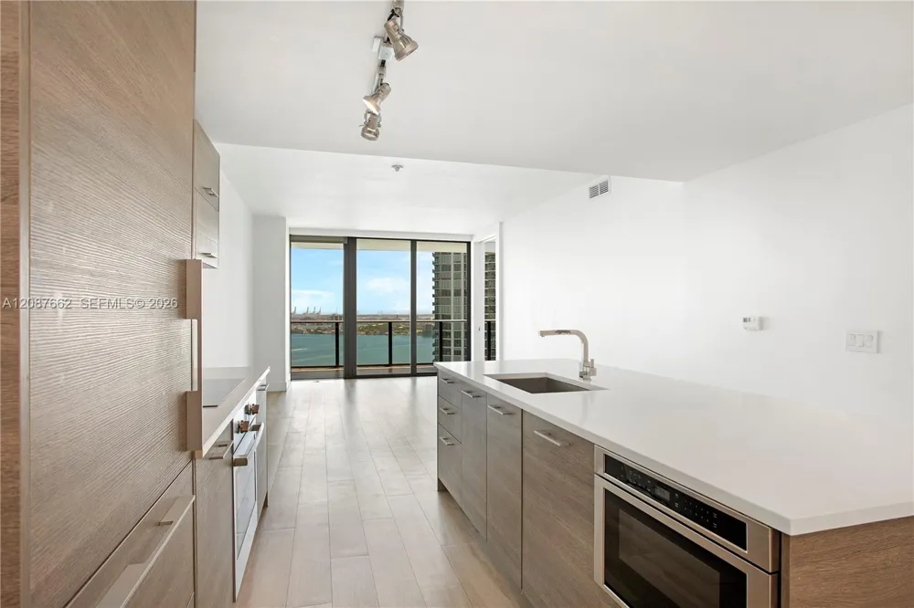 650 NE 32nd St #2802 Miami, FL 33137