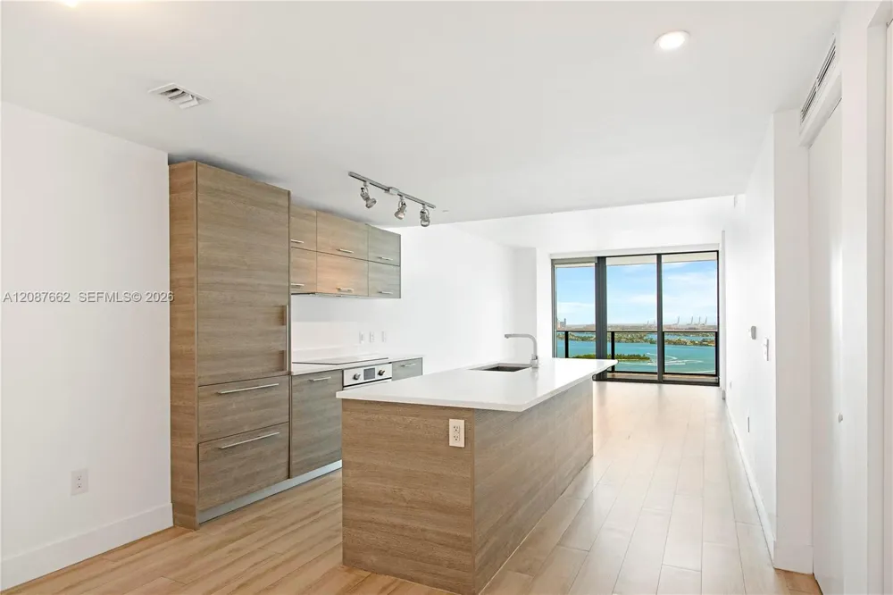 650 NE 32nd St #2802 Miami, FL 33137