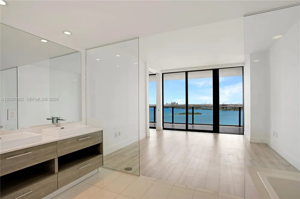 650 NE 32nd St #2802 Miami, FL 33137