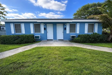 741 NW 10th Terrace