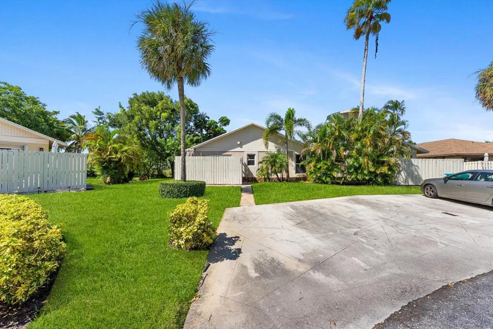 191 SE 1st Circle Boynton Beach, FL 33435
