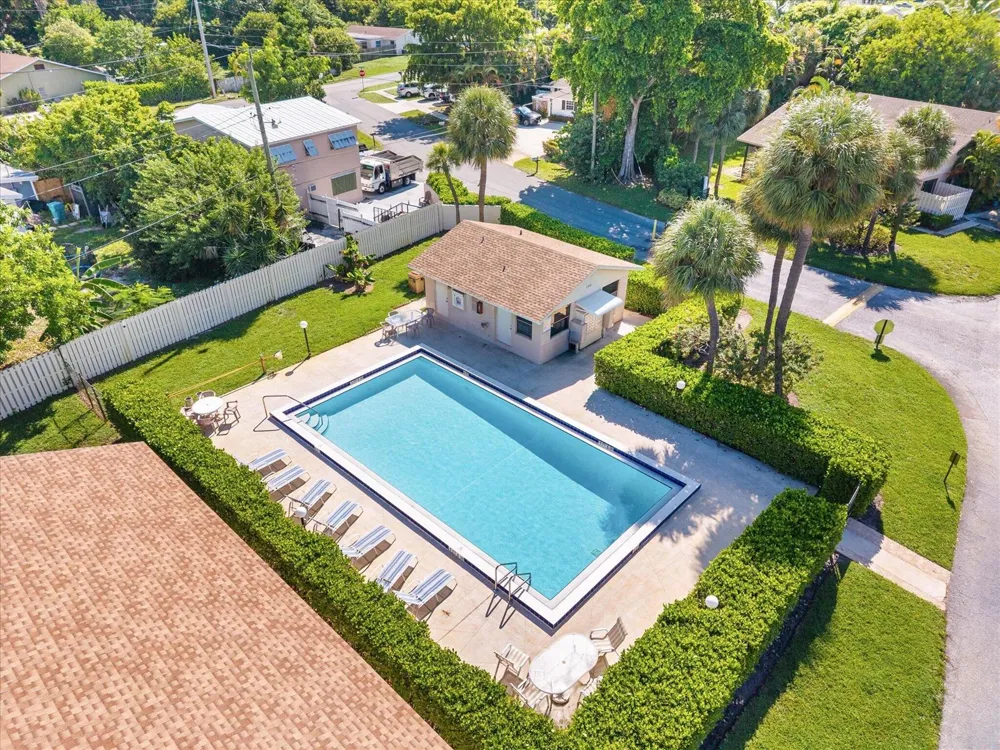 191 SE 1st Circle Boynton Beach, FL 33435