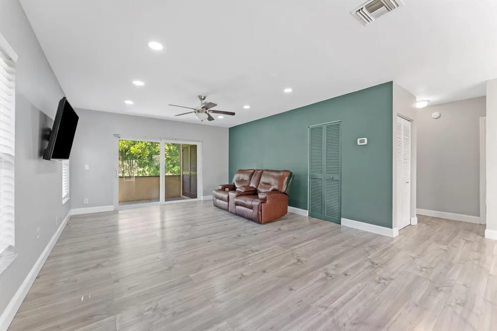 191 SE 1st Circle Boynton Beach, FL 33435
