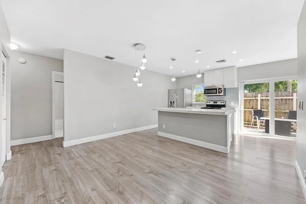 191 SE 1st Circle Boynton Beach, FL 33435