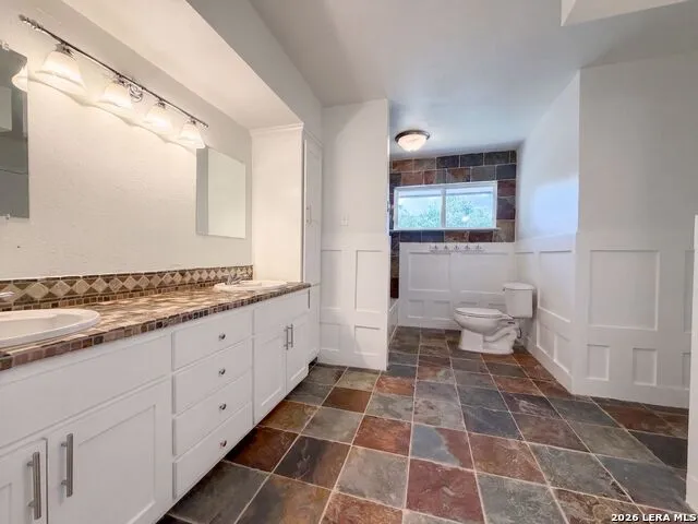 106 BRIARCLIFF DR Castle Hills, TX 78213