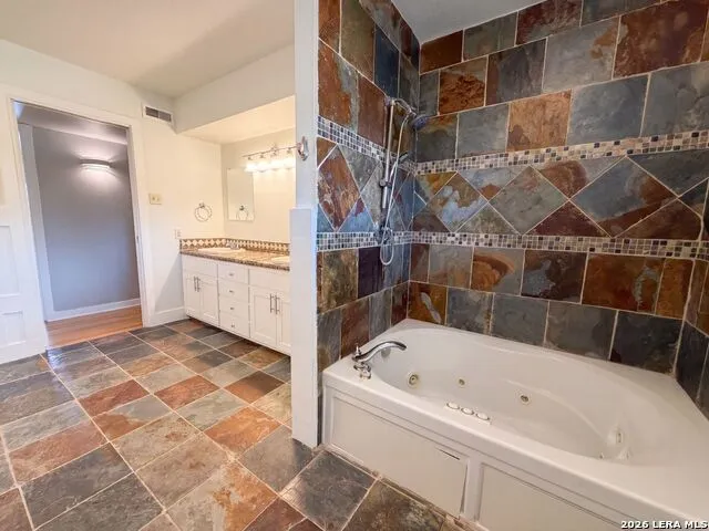 106 BRIARCLIFF DR Castle Hills, TX 78213