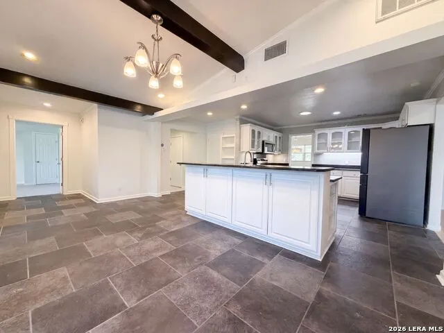 106 BRIARCLIFF DR Castle Hills, TX 78213