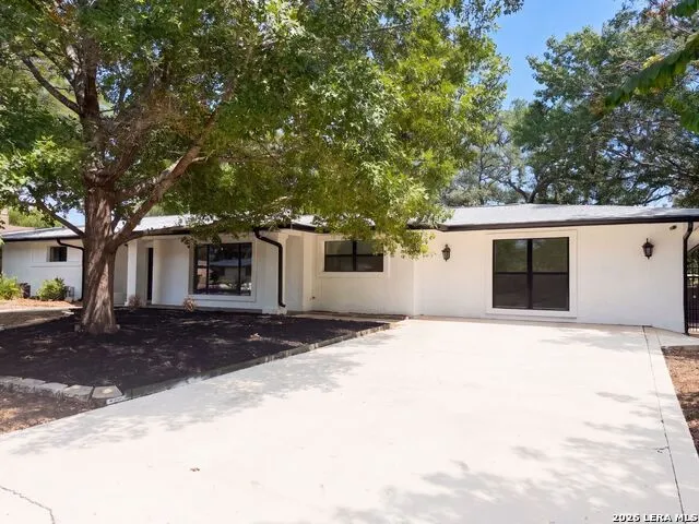 106 BRIARCLIFF DR Castle Hills, TX 78213