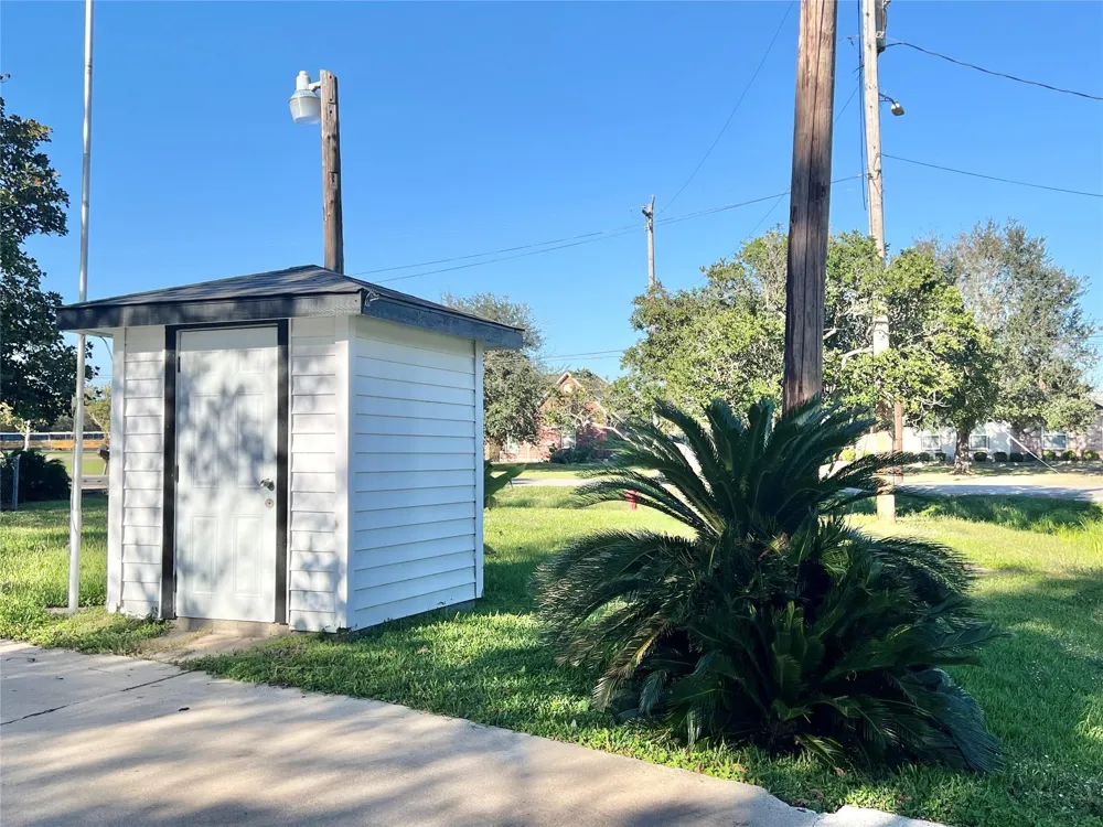 3806 Peck Street Santa Fe, TX 77517