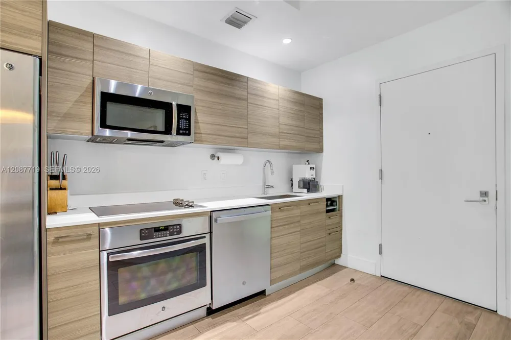 121 NE 34th St #L202 Miami, FL 33137