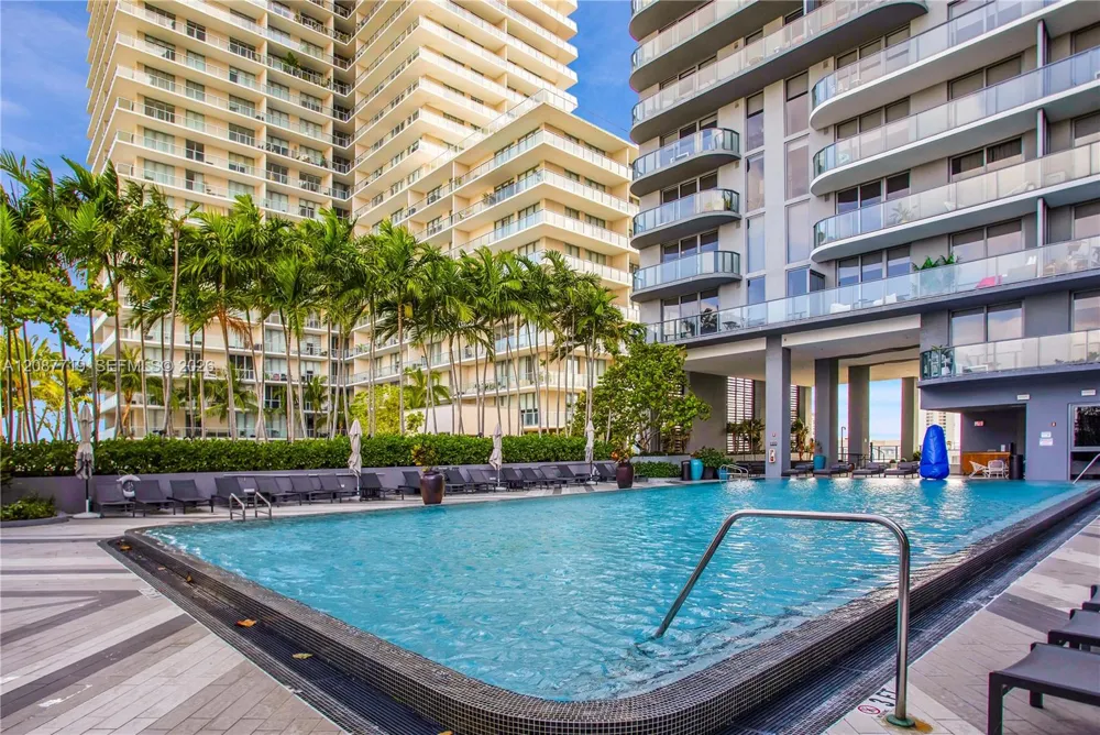 121 NE 34th St #L202 Miami, FL 33137