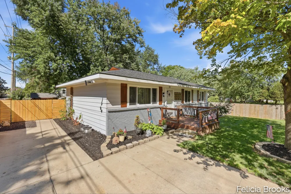 457 Parkside Avenue NW Grand Rapids, MI 49534