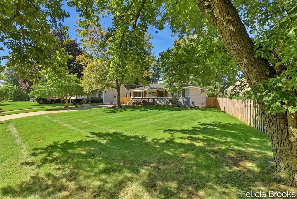 457 Parkside Avenue NW Grand Rapids, MI 49534