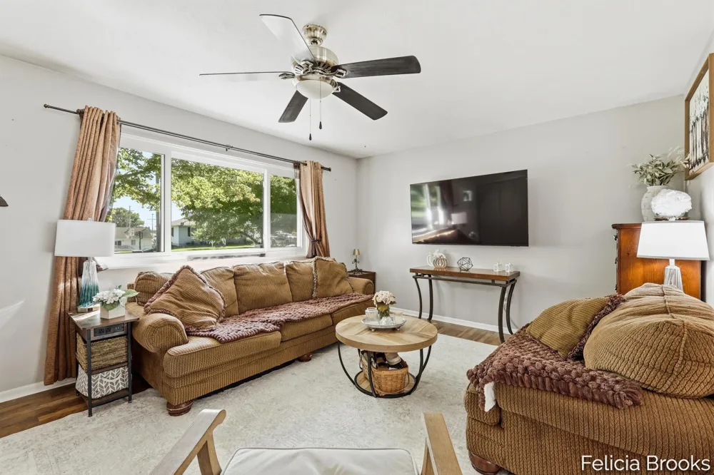 457 Parkside Avenue NW Grand Rapids, MI 49534