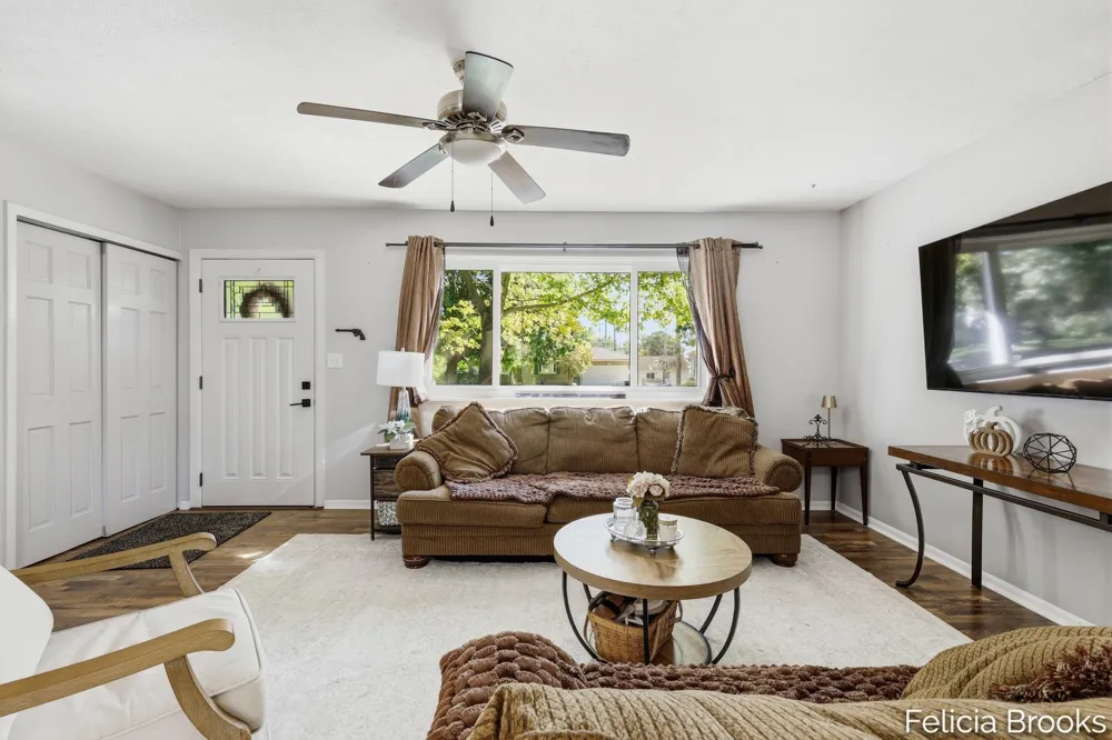 457 Parkside Avenue NW Grand Rapids, MI 49534